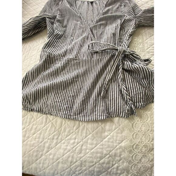 Old Navy Wrap-Front V-Neck Blouse Blue and White Striped Long Sleeve Size XS - Picture 7 of 13